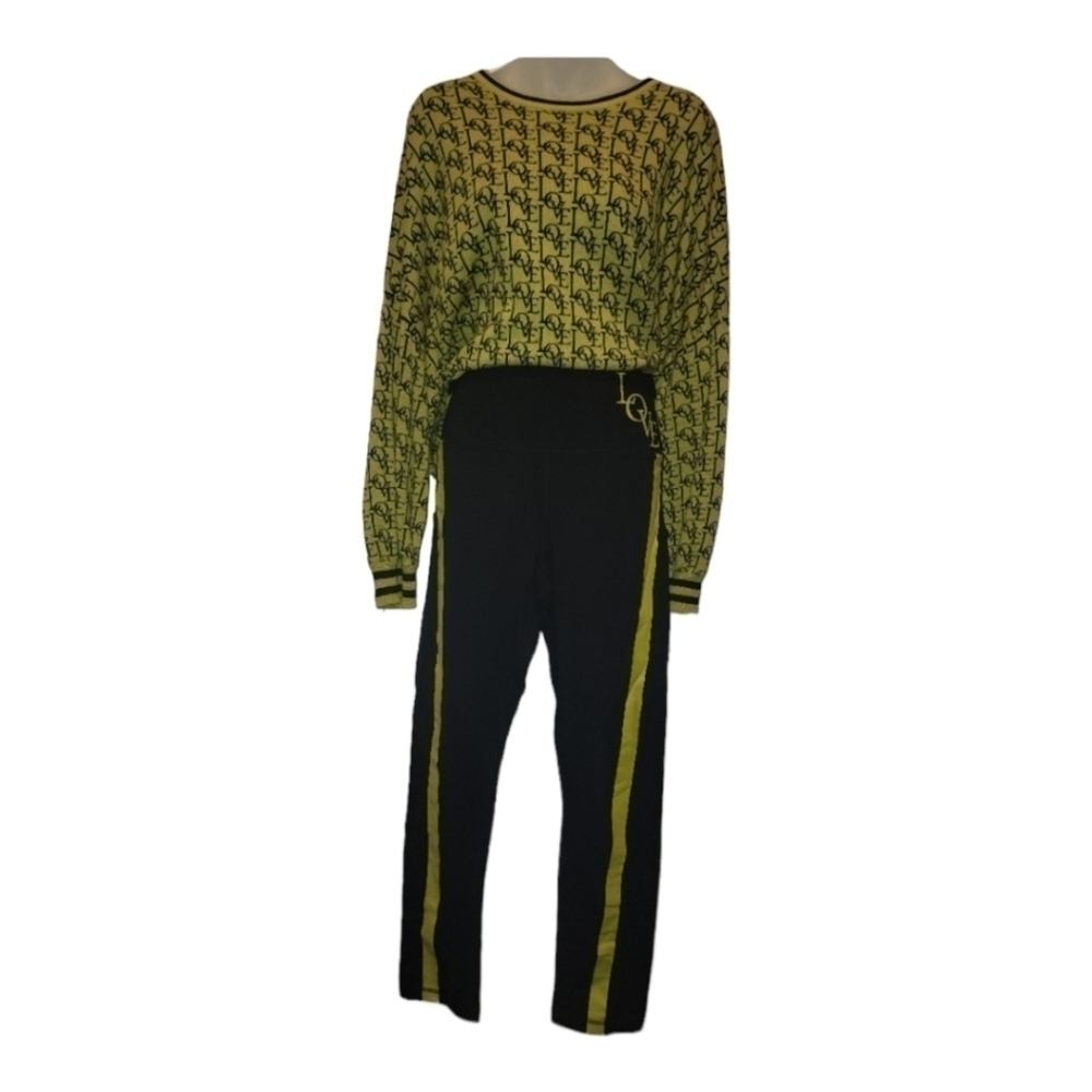 SOHO New York & Company Street; LOVE Sweater & Legging Set, Size XL